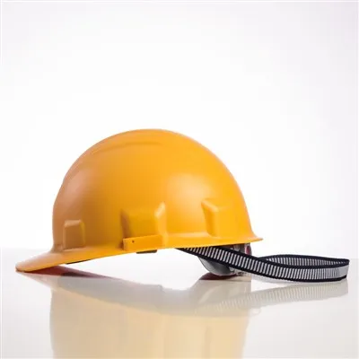 Можно ли использовать защитную каску для работы в шахте во влажных условиях?